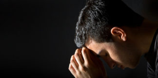 33 Ways of developing Khushoo in Salaah